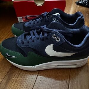Nike Air Max - Women’s